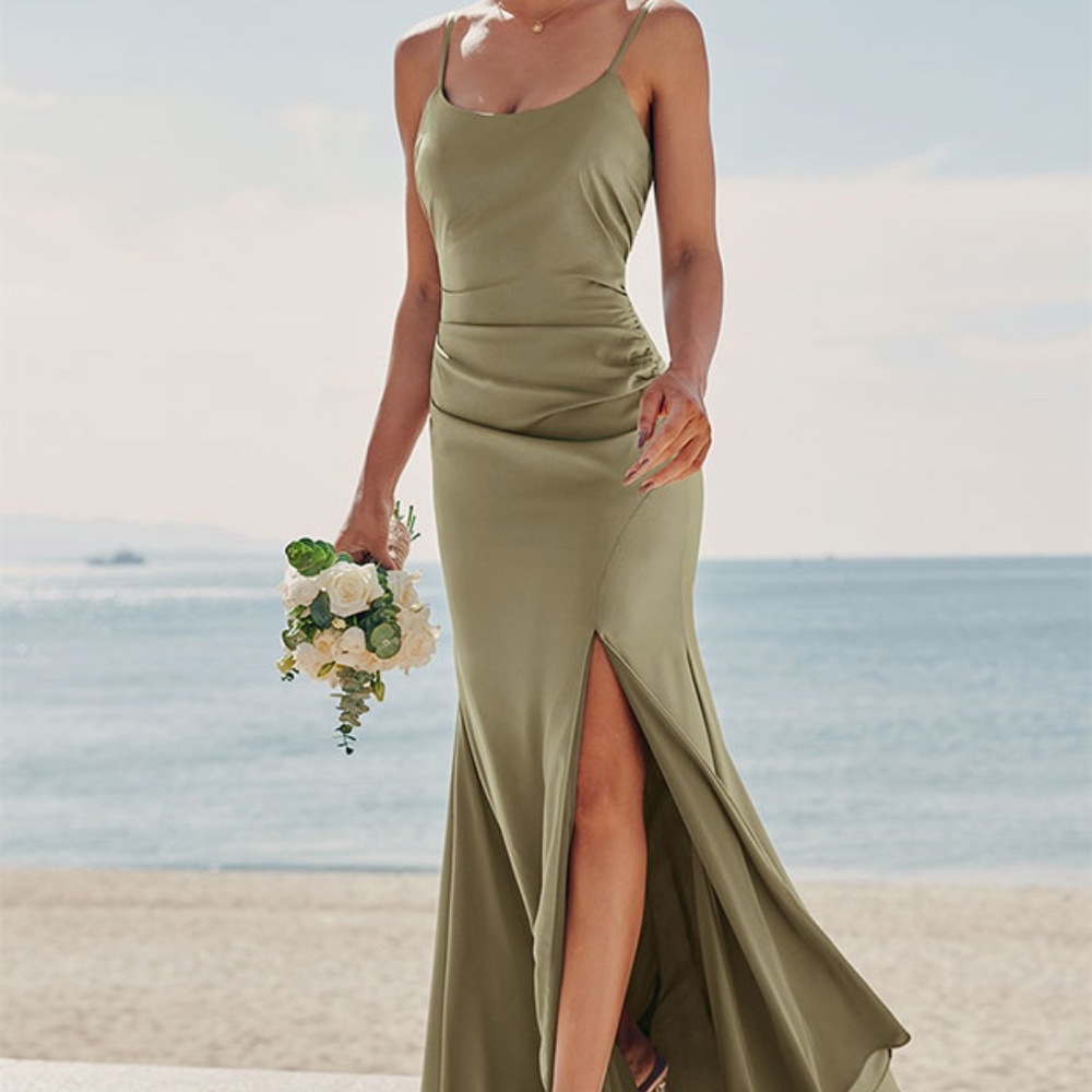 Stacees Olive Trumpet/Mermaid Scoop Neck Size 10